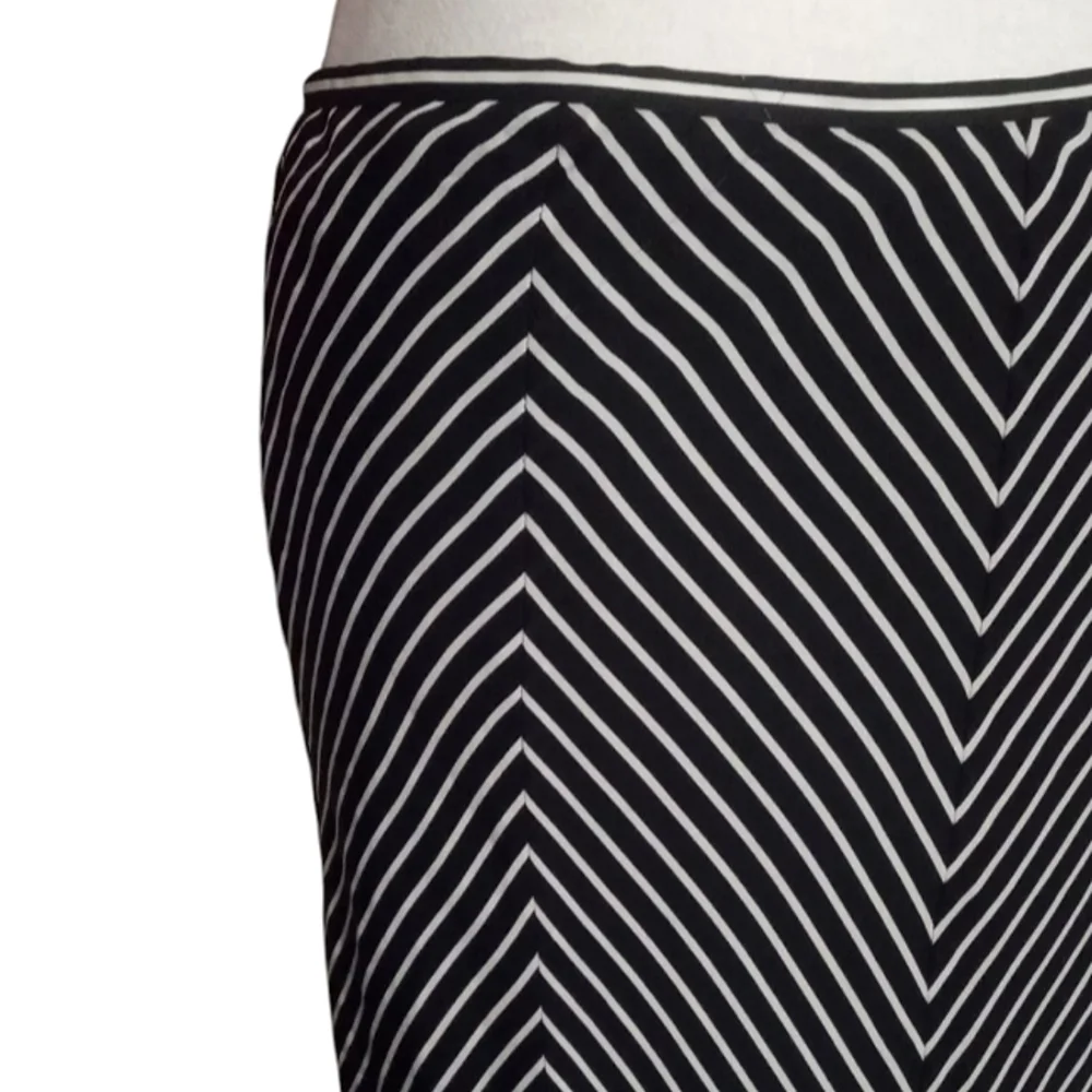 Michael Kors Black & White Chevron Pattern Silk Full A Line Midi Skirt Size 8